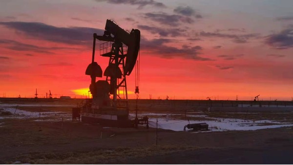 <i style='color:red'>新疆油田</i>激發(fā)瑪湖老井新潛能